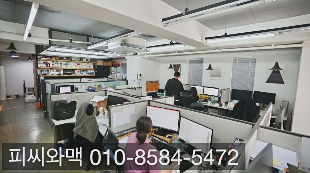 인테리어 회사 NAS는 저장용량보다 사용환경을 먼저 봅니다 도면, 렌더링, 고해상도 사진을 사용하는 회사는 몇 년만 지나도 데이터가 수십 테라까지 늘어납니다. NAS 설치를 할 때는 저장용량만 맞추는 게 아니라 직원 수, 맥...